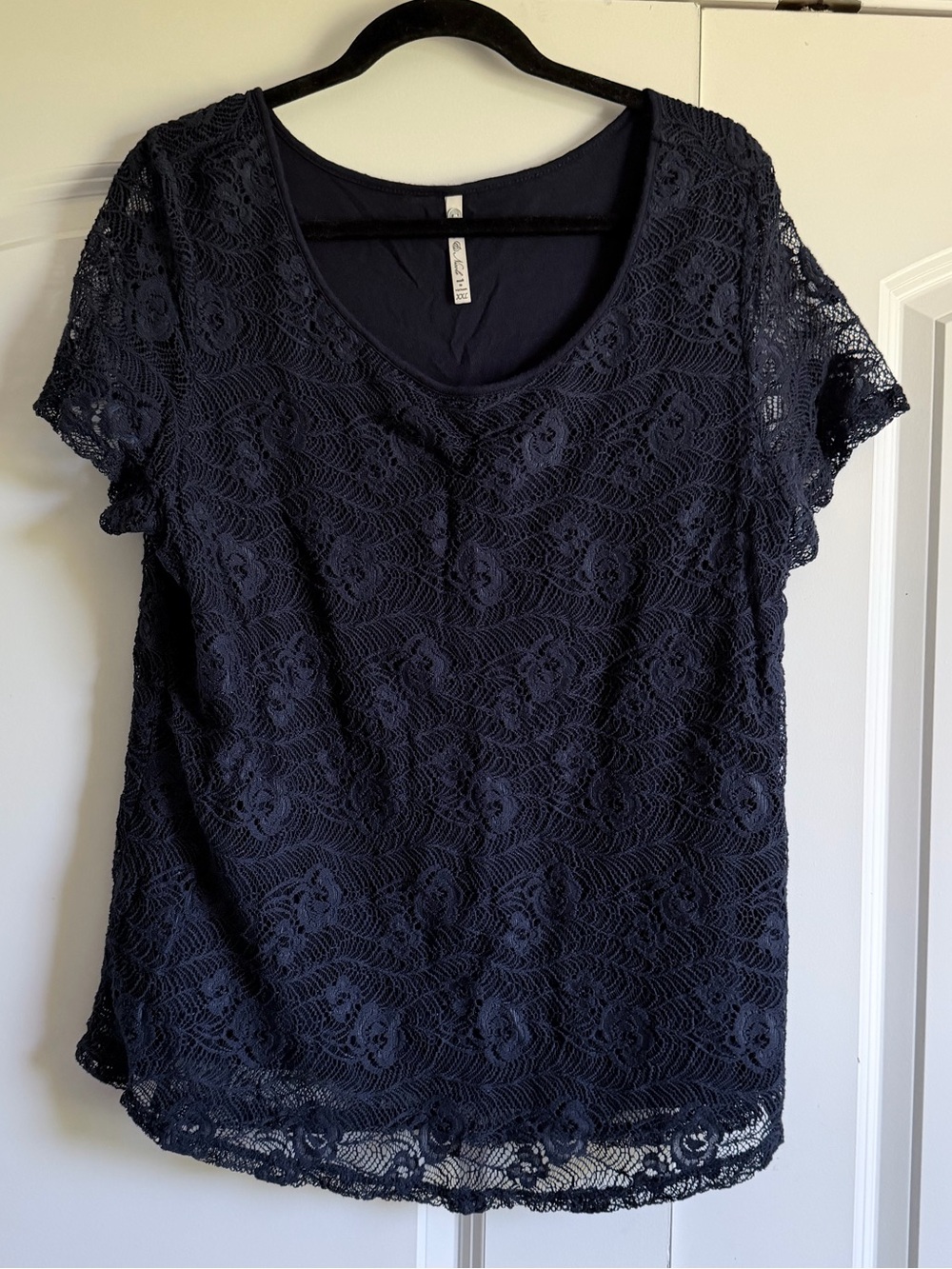 Leo & Nicole Navy Floral Lace Scoop Neck Short Sleeve Top